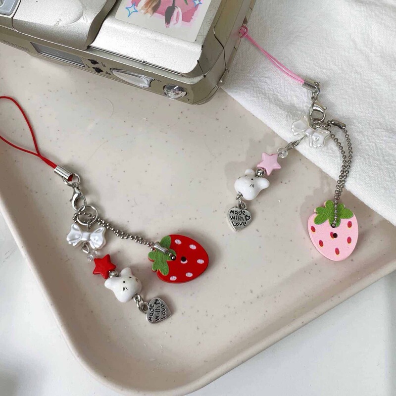 Rabbit and Strawberry Fresh Sweet Button Strawberry Fruit Mobile Phone Chain Beaded Goo Ben Chain ins Wind Keychain Rabbit and Strawberry Fresh Sweet Button Strawberry Fruit Mobile Phone Chain Beaded Goo Ben Chain ins Wind Keychain