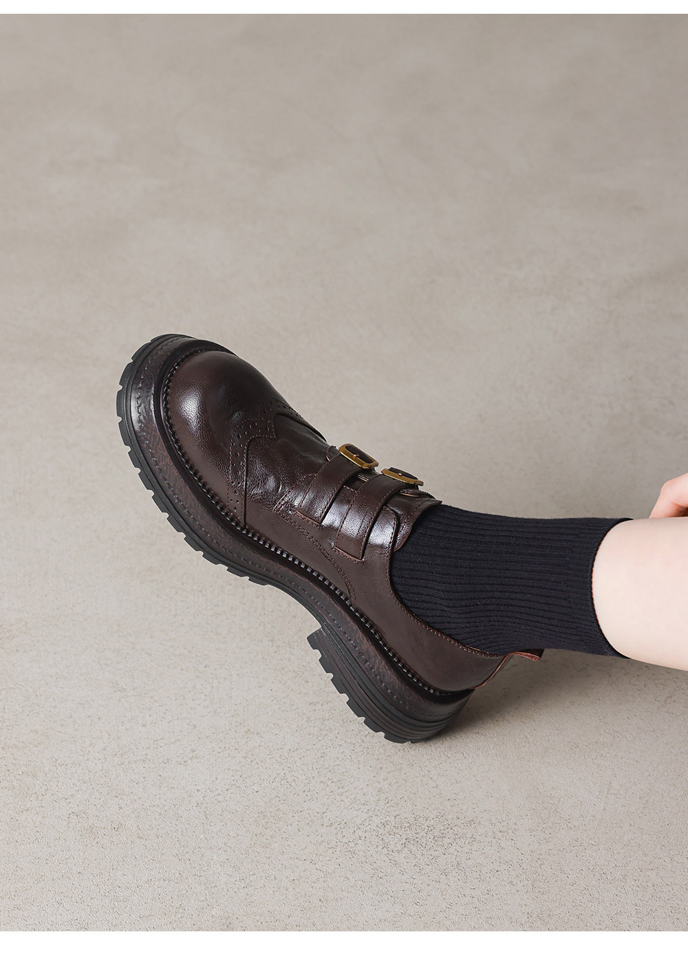 Giày loafer nữ đế dày mũi tròn gót vuông ổn định, khóa thắt lưng kép — màu nâu chi tiết 14