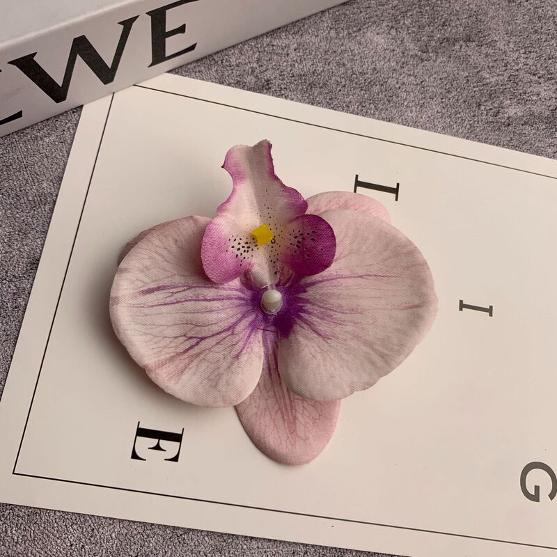 絹布の胡蝶蘭の花の頭は花の壁の部品の花の材料の頭をシミュレーションして髪を飾ってdiyの手作りの結婚祝いの贈り物を挟んで造花を飾ります。|undefined