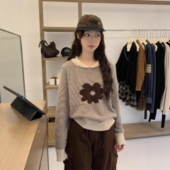 条纹小翻领刺绣花朵针织衫女2025早秋单穿小香风宽松慵懒穿搭上衣