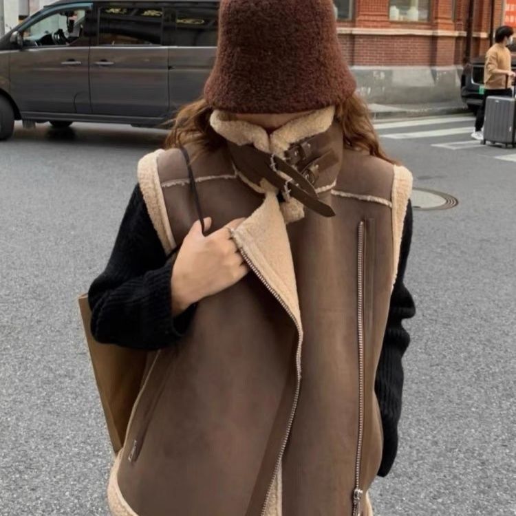 Winter Style Lamb Wool Vest Jacket with Vest, Thickened Leather and Fur Integrated Lamb Wool Vest for Women Winter Style Lamb Wool Vest Jacket with Vest, Thickened Leather and Fur Integrated Lamb Wool Vest for Women