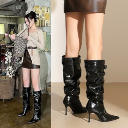 919-36 long tube boots with a feminine feel, slim high heels that do not exceed the knee, pointed and wrinkled boots, belt buckles, stacked boots, knight boots