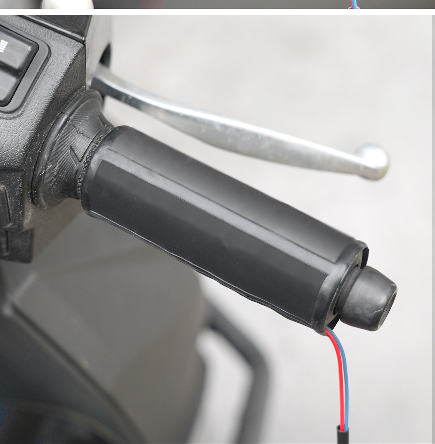 Motorcycle Heated Handlebar Covers, Non-Slip, Cold-Resistant, Heating Magic Tape Handlebar Covers, Universal 12V Handlebar Covers for Electric Vehicles