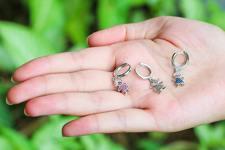 Aretes Coreanos De Dongdaemun Para Mujer Con Micro Incrustaciones De Cristales Coloridos Para Niños Y Niñas Pendientes De Adorno Europeo Y Americano Accesorios De Pendientes Al Por Mayor display picture 5