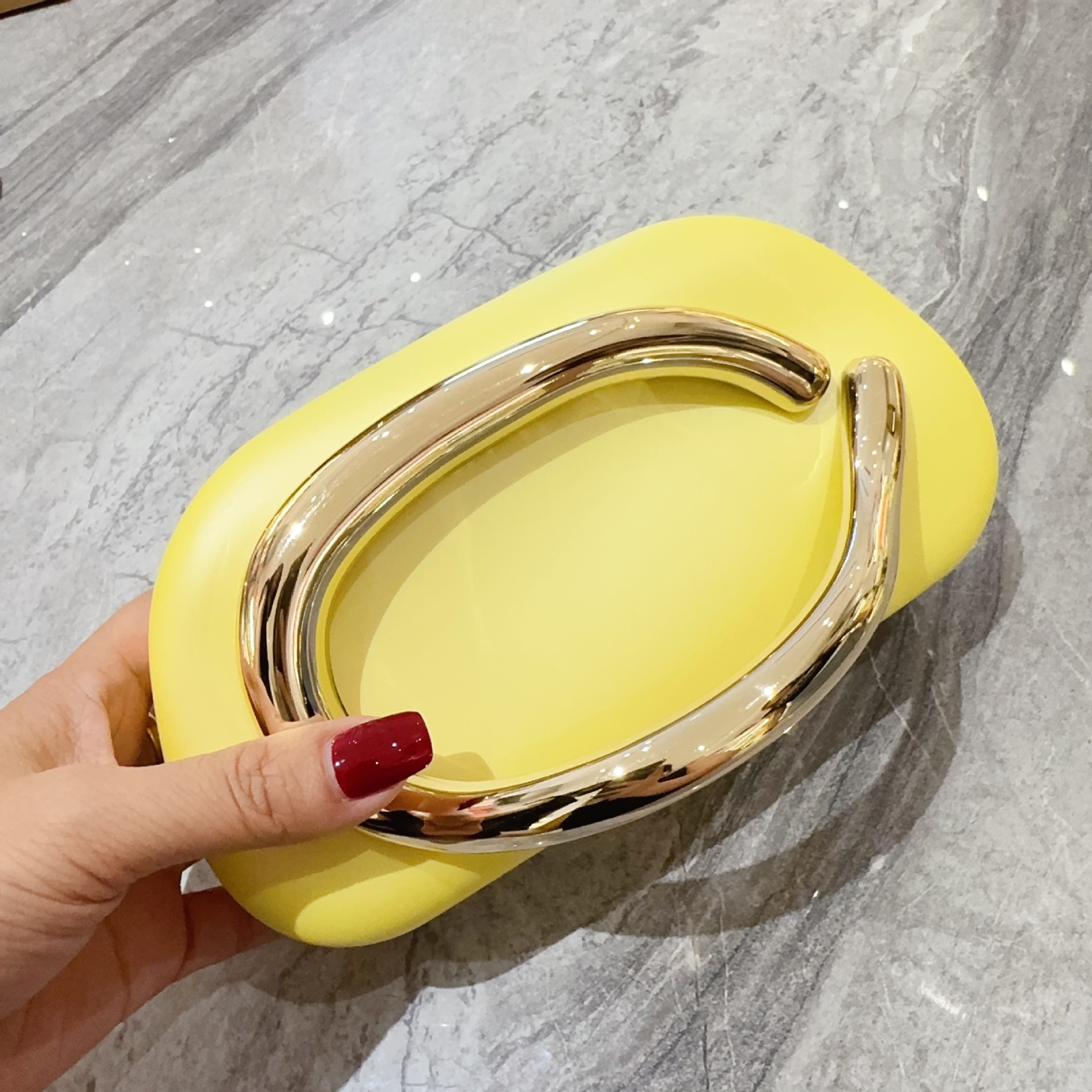 Europa y América tendencia transfronteriza bolsa de cena ligera de lujo bolsa acrílico cadena metal para llevar un solo hombro bolso de mano ropa de noche