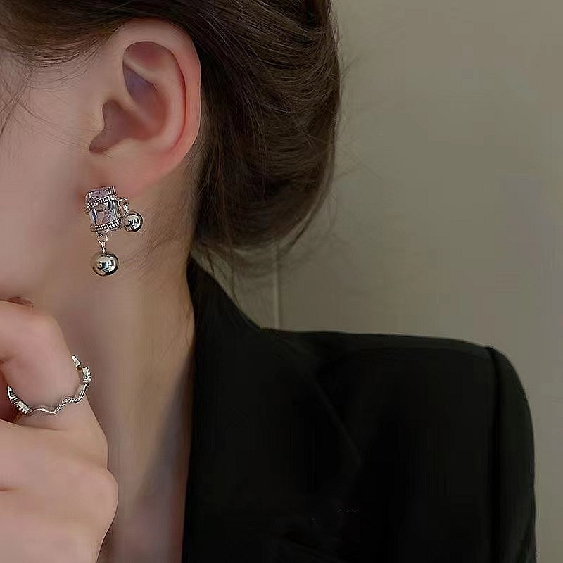 Geometric, Solid Color Pattern Women's Gender 1 Pair Elegant Geometric Solid Color Plating Mixed Materials Rhinestones Ear Studs