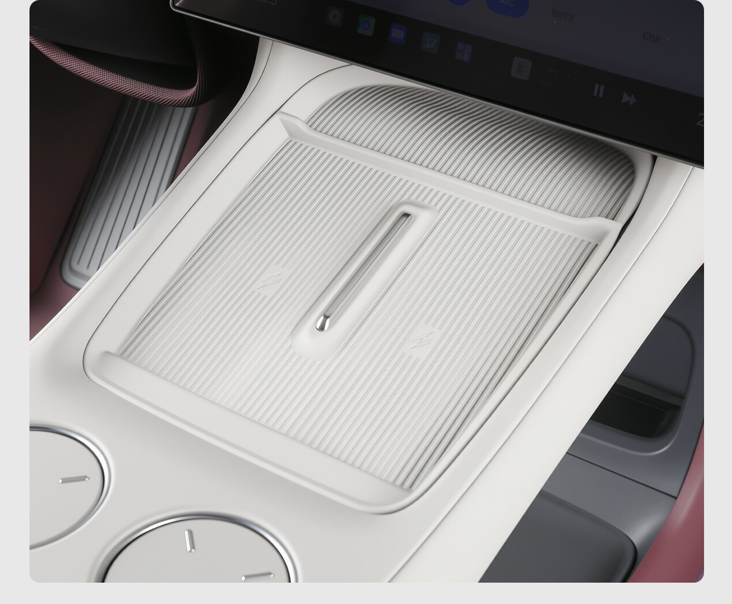 Suitable for Xiaomi YU7 wireless charging dustproof protective pad, silicone non-slip center console gear shift interior modification accessories