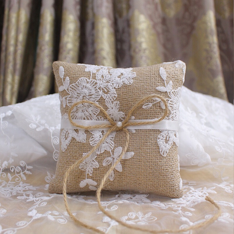 New lace and linen ring pillow, bow ring box, European and American wedding accessories, wedding supplies, proposal props New lace and linen ring pillow, bow ring box, European and American wedding accessories, wedding supplies, proposal props