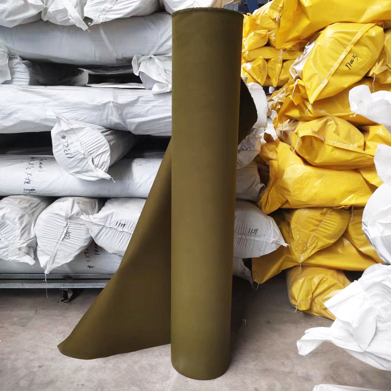 Lona de silicona amarilla militar rollo completo al por mayor cubierta de coche al aire libre bolsa de agua engrosada con cifrado protección solar impermeable tela de poliéster