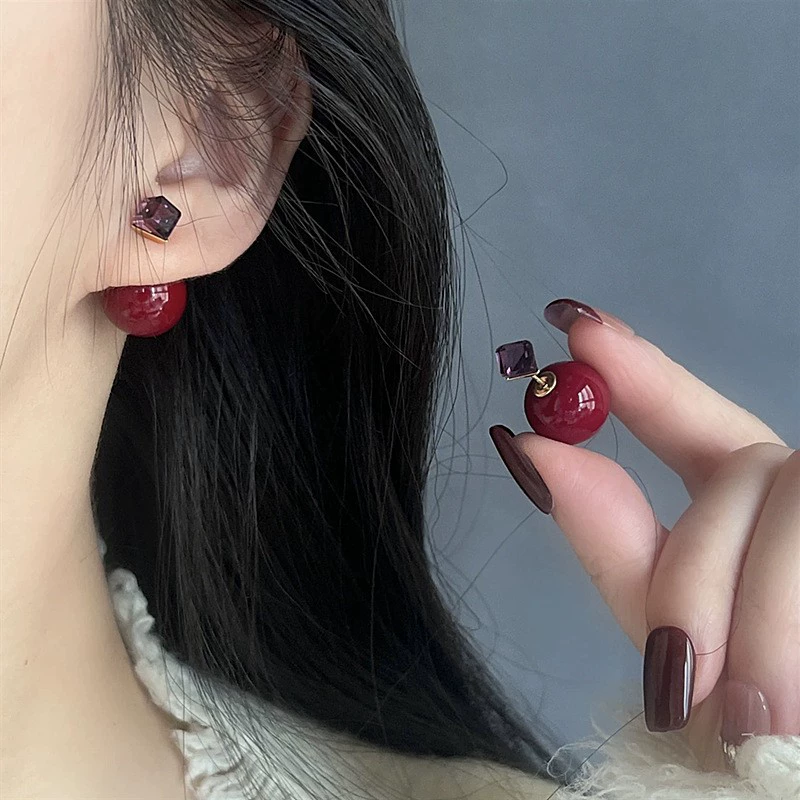 Серебряная игла, демисезонные маленькие дизайнерские праздничные серьги, 2025 год, тренд сезона