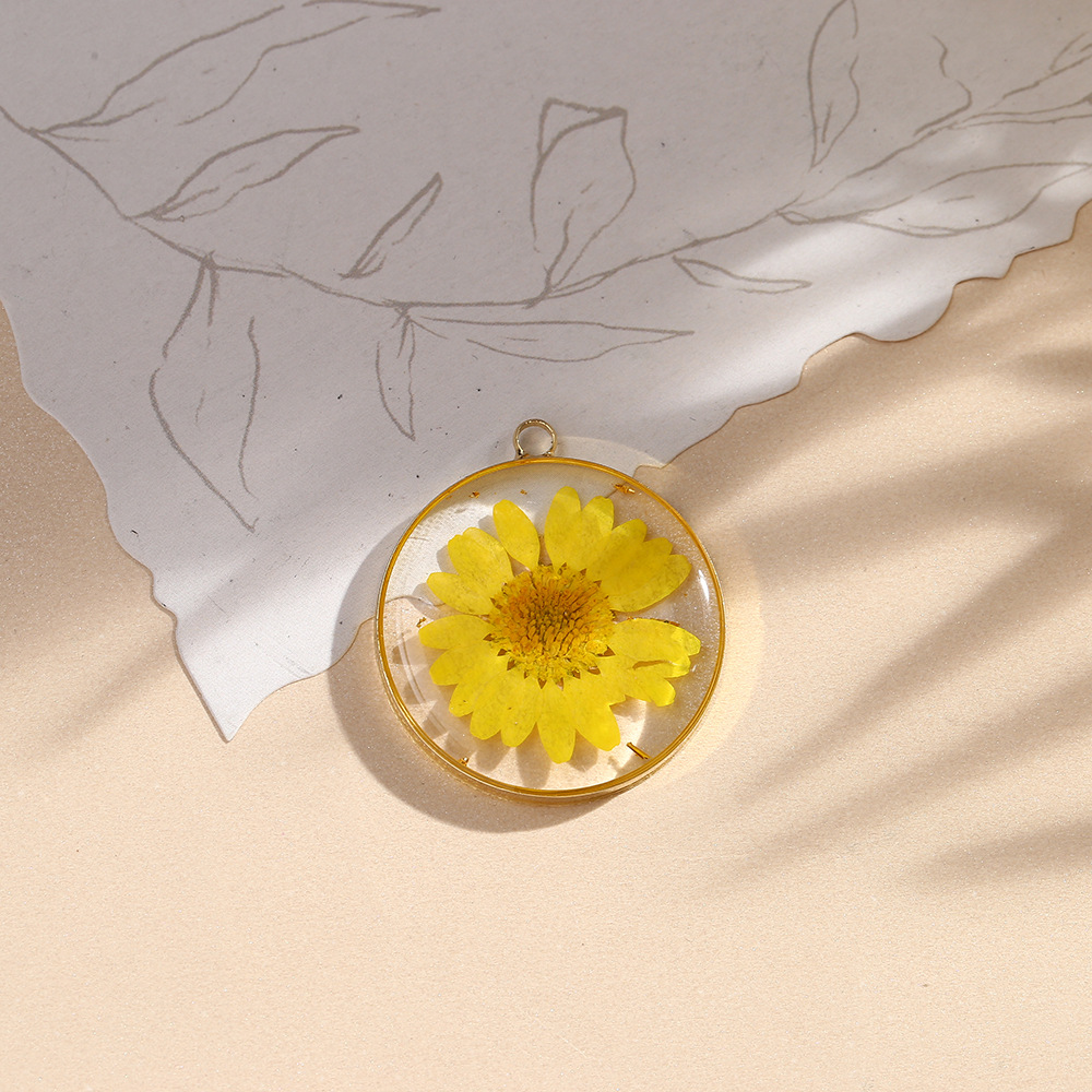 100g Weight Pendant Jewelry Making Type Diameter 30mm Jewelry Making Size DIY Jewelry Accessories Classification 10 PCS/Package Quantity Alloy, Copper Material Flower Pattern Epoxy Design Casual, Simple Style Style 10 PCS/Package Diameter 30mm Alloy Copper Flower Pendant 9
