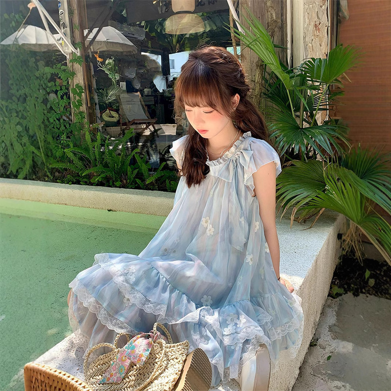 夏の新鮮なブルーチュール花柄ドレス 2025 新しい女性のフライングスリーブ小柄な A ラインスカートショートスカート|undefined