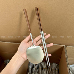 304ステンレスの胡桃木家庭用分食スプーン長箸セット業務用レストランのお箸とお箸の分食スプーン