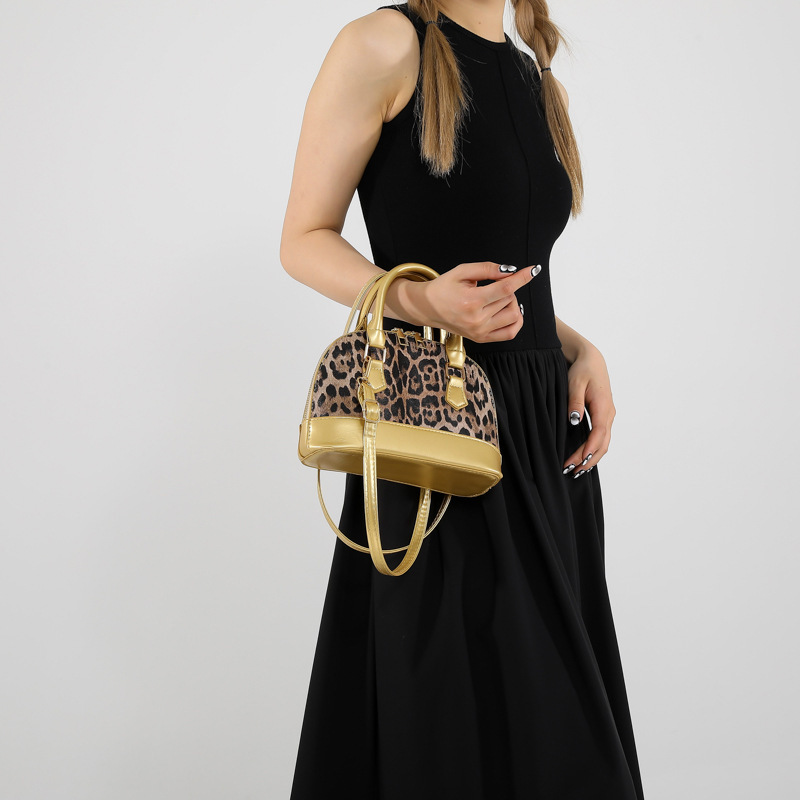 Tendencia simple de moda bolso de hombro de verano 2024 nuevo estilo simple de moda conchas bolso de estilo casual de moda mochila