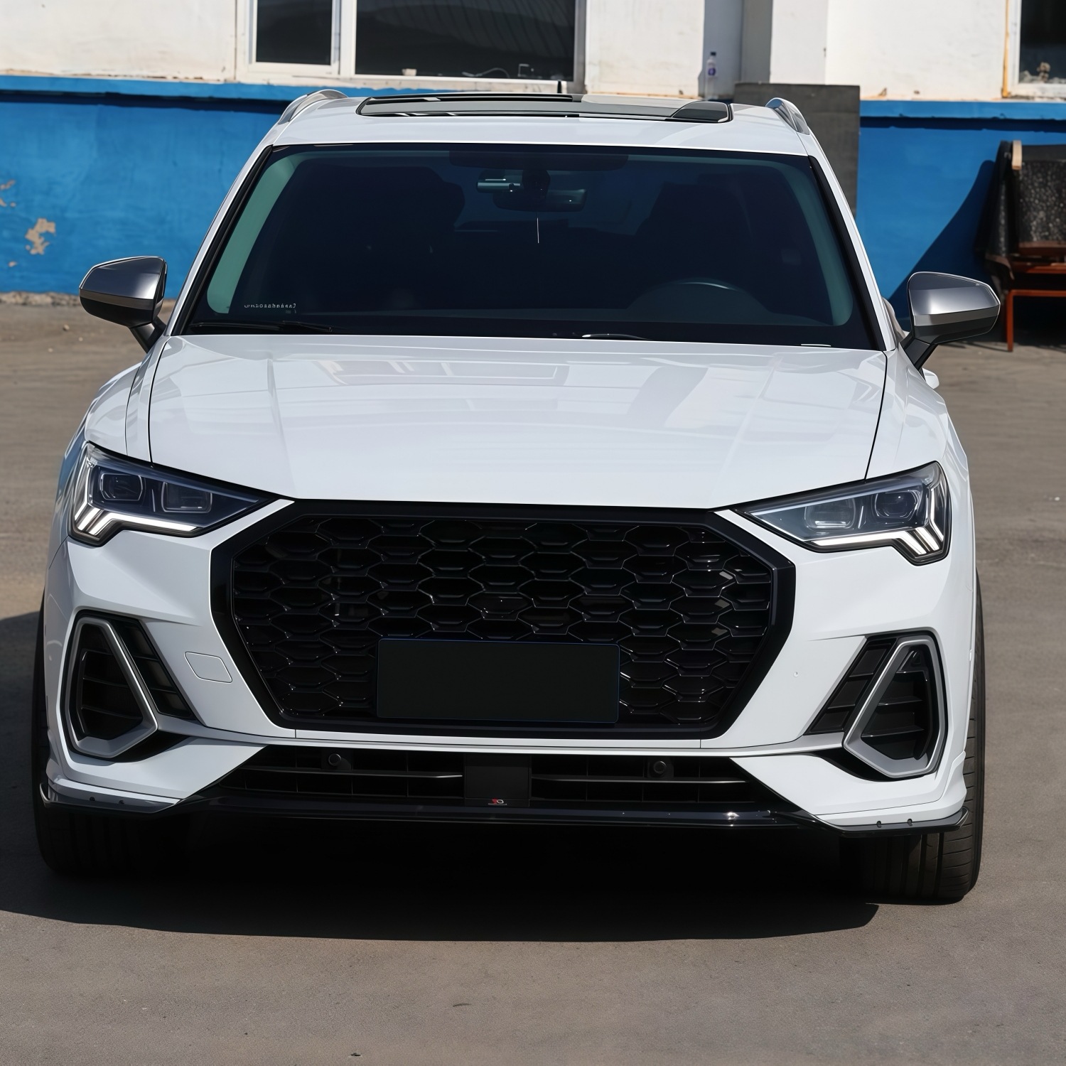 19-23 Models Are Suitable for Audi Q3 Modified Grille, Rsq3 Grille, Honeycomb Grille with Four-Wheel Drive Grille