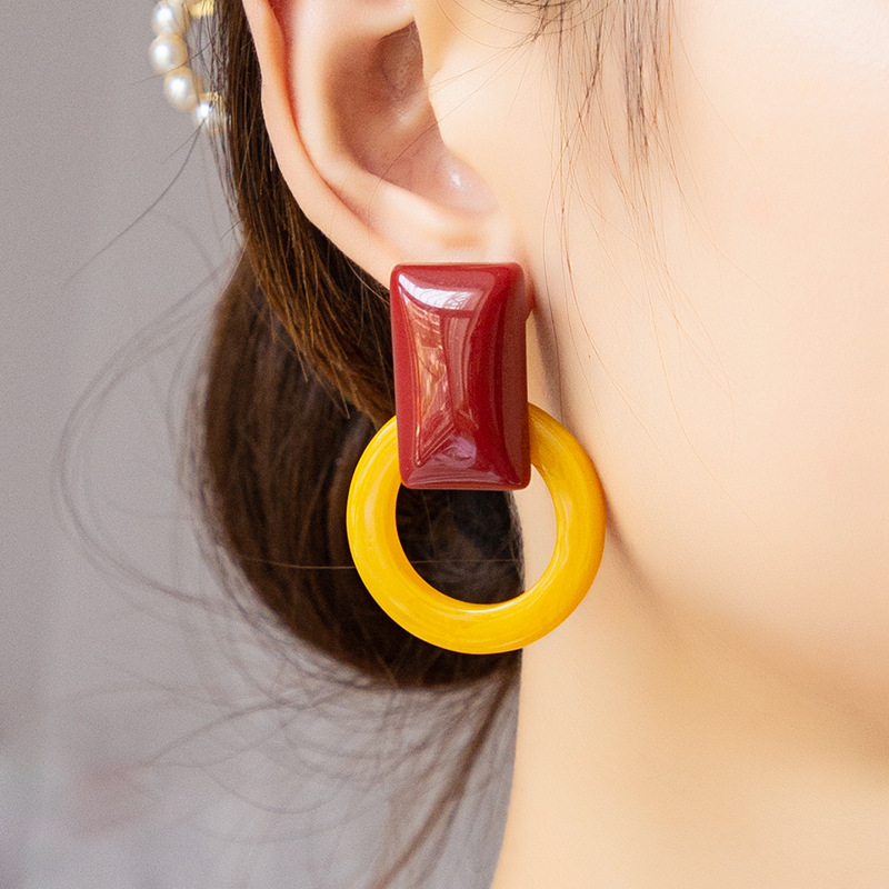 Retro Fashion Contrast Color Geometric Acrylic Earrings Wholesale Nihaojewelry display picture 2