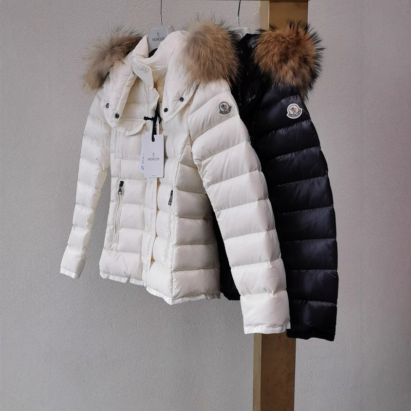 Item No. 032031 Women's Short down Jacket Thickened Warm Women's Hooded down Jacket Wholesale Pocket Fur Collar Item No. 032031 Women's Short down Jacket Thickened Warm Women's Hooded down Jacket Wholesale Pocket Fur Collar