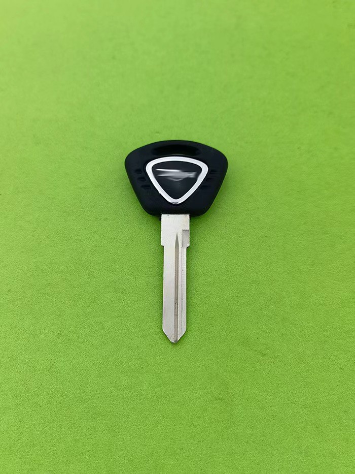 Suitable for Triumph Motorcycle Frog Prince 675 600 Rocket T100/800/900 Retro Key Blank/Handle