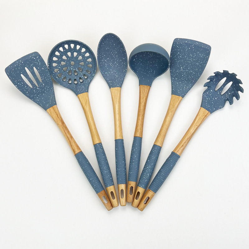 Punto de pulverización transfronterizo utensilios de cocina de silicona juego de 13 piezas mango de madera de haya espátula de silicona de cocina herramientas de horneado de silicona personalizadas