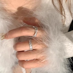 精緻時尚交叉鑲鑽戒指女小眾設計2024年新款潮輕奢高級感情侶手飾