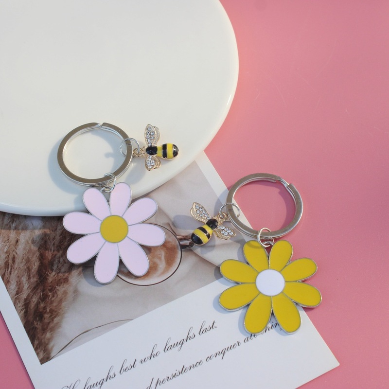 Cross Border Bee Personalized Daisy Keychain Pendant Stainless Steel Flower Key Ring Bag Car Key Hanging Accessories Cross Border Bee Personalized Daisy Keychain Pendant Stainless Steel Flower Key Ring Bag Car Key Hanging Accessories
