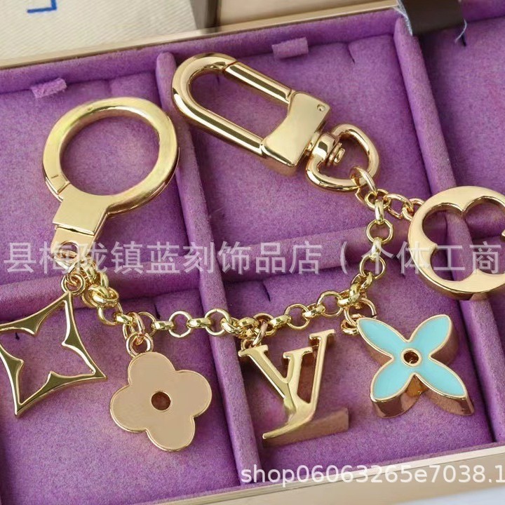 潮牌钛钢金属包包挂饰皮革圆牌钥匙挂件汽车钥匙扣|undefined