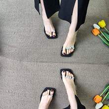 ��ɫ�Aֺ͸����ЬŮ����һ�֎�؈����ĸˮ��и�����ЬŮ���⴩