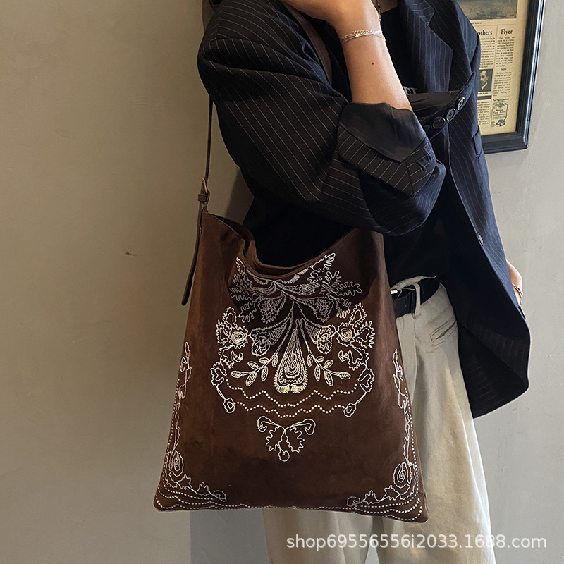 Retro Style Large-Capacity Bohemian Style Embroidered Frosted Leather Tote Bag with Beads Versatile Shoulder Handbag Retro Style Large-Capacity Bohemian Style Embroidered Frosted Leather Tote Bag with Beads Versatile Shoulder Handbag