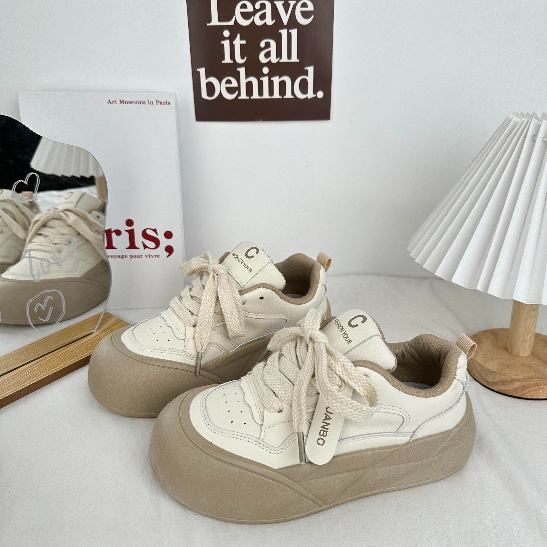 Yuanbo estudiantes zapatos blancos de suela gruesa para mujeres 2024 primavera coreana alta zapatos de skate casuales zapatos de pan pequeños zapatos blancos feos