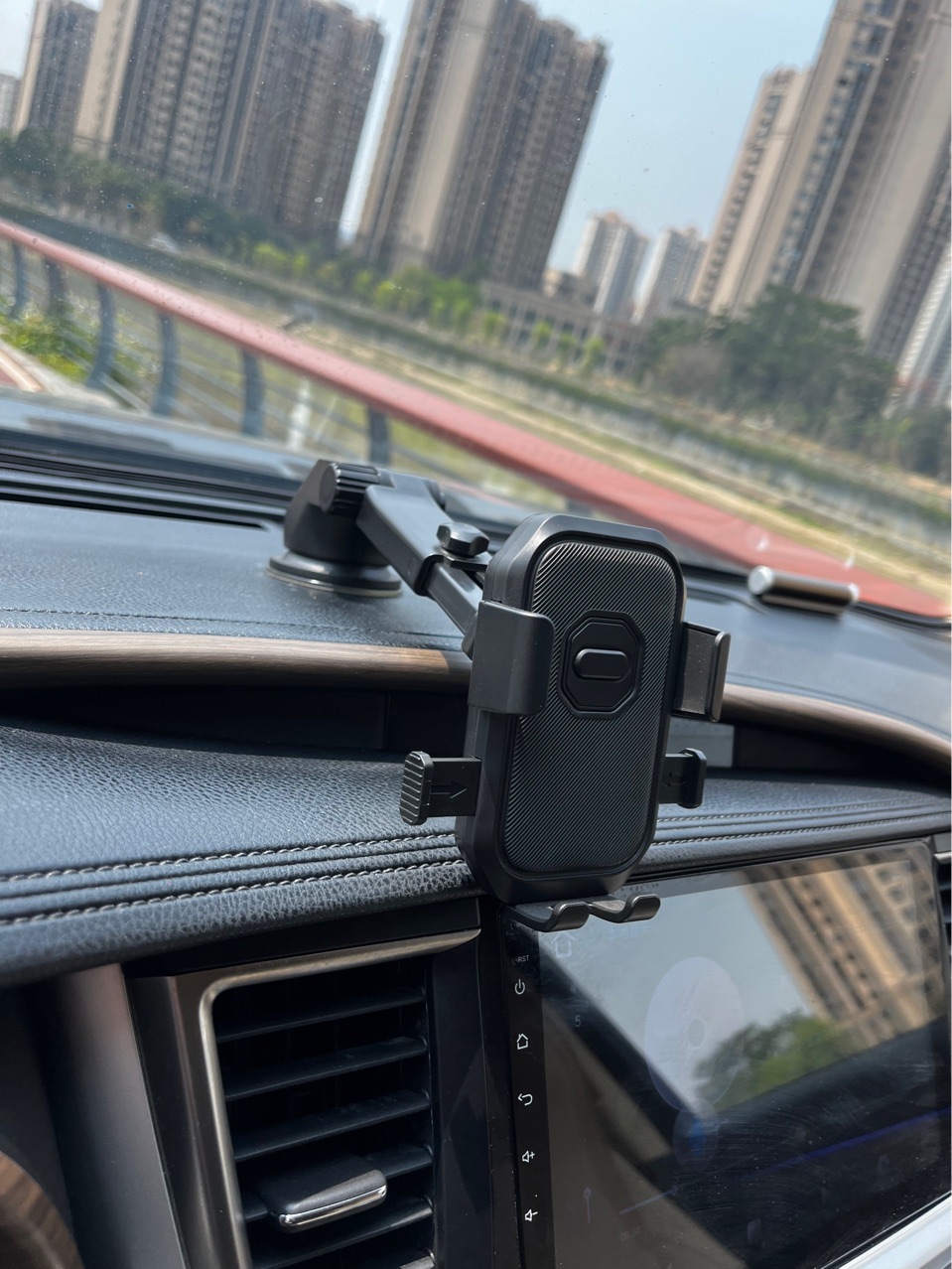 Center Console Retractable Car Phone Holder, Car Air Vent Automatic Lock, Multifunctional Navigation, Suction Cup Type