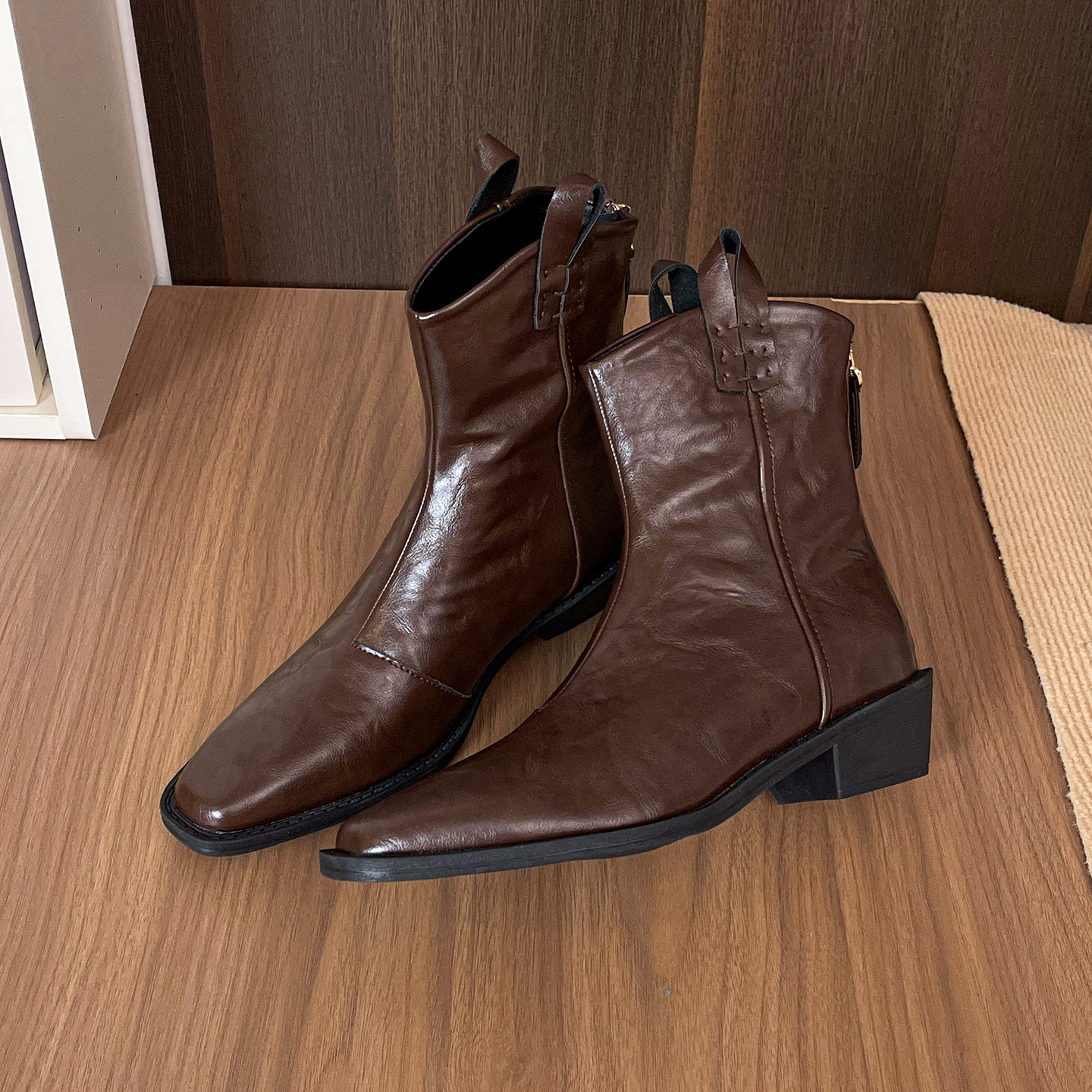 2025 グレープママ ~ 秋冬ファッショナブルなポインテッドトゥ V 口レトロデニムスリムブーツ太いヒールしわウエスタンショートブーツ女性用