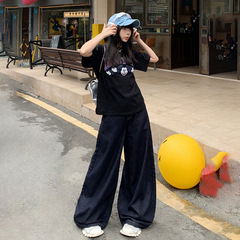 タヌキ舎 #2024春夏アメリカのレトロでゆったりした紺色のワイドパンツが垂れ下がっている