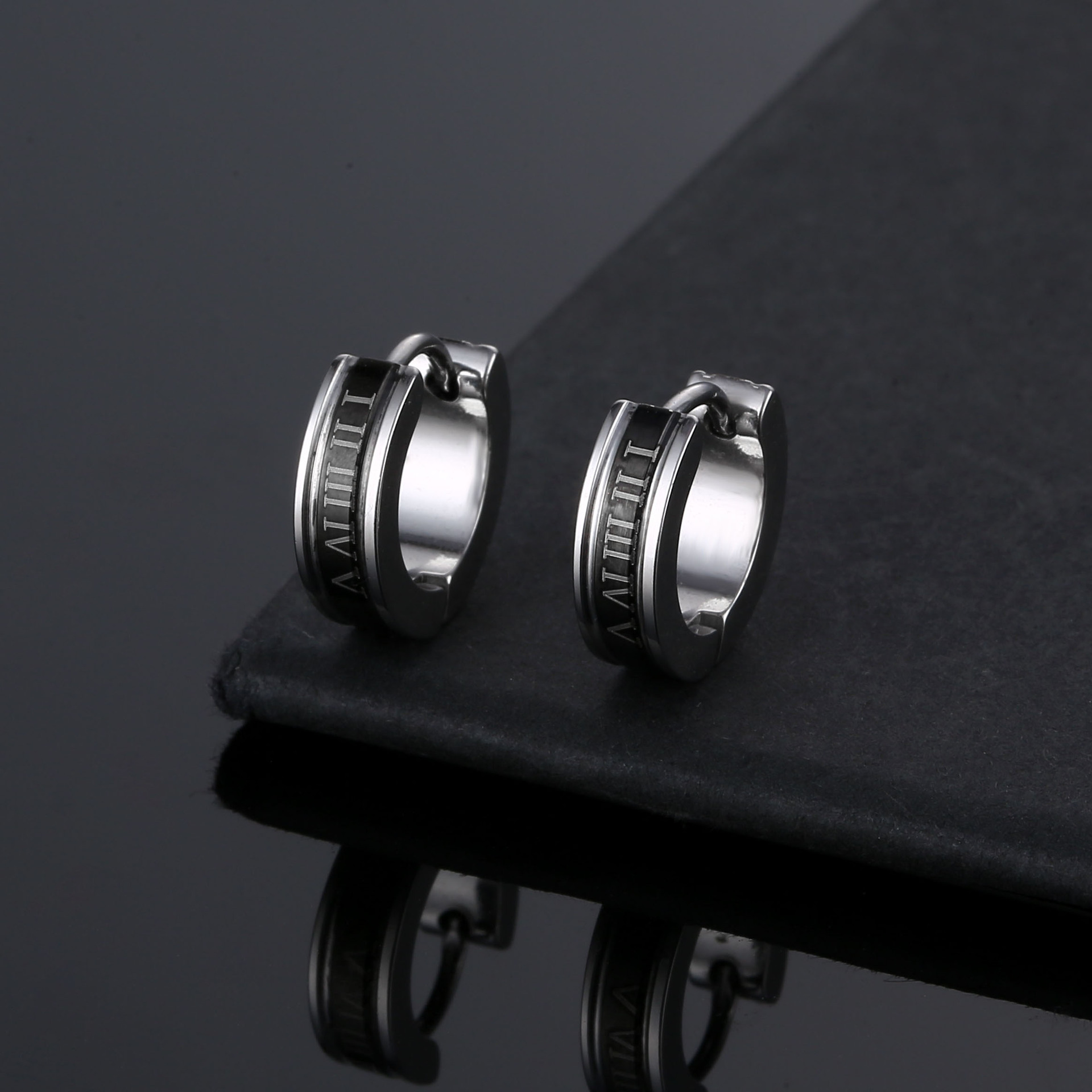 欧美跨境新款耳扣耳环钛钢不锈钢个性罗马文耳钉男耳饰高级感饰品