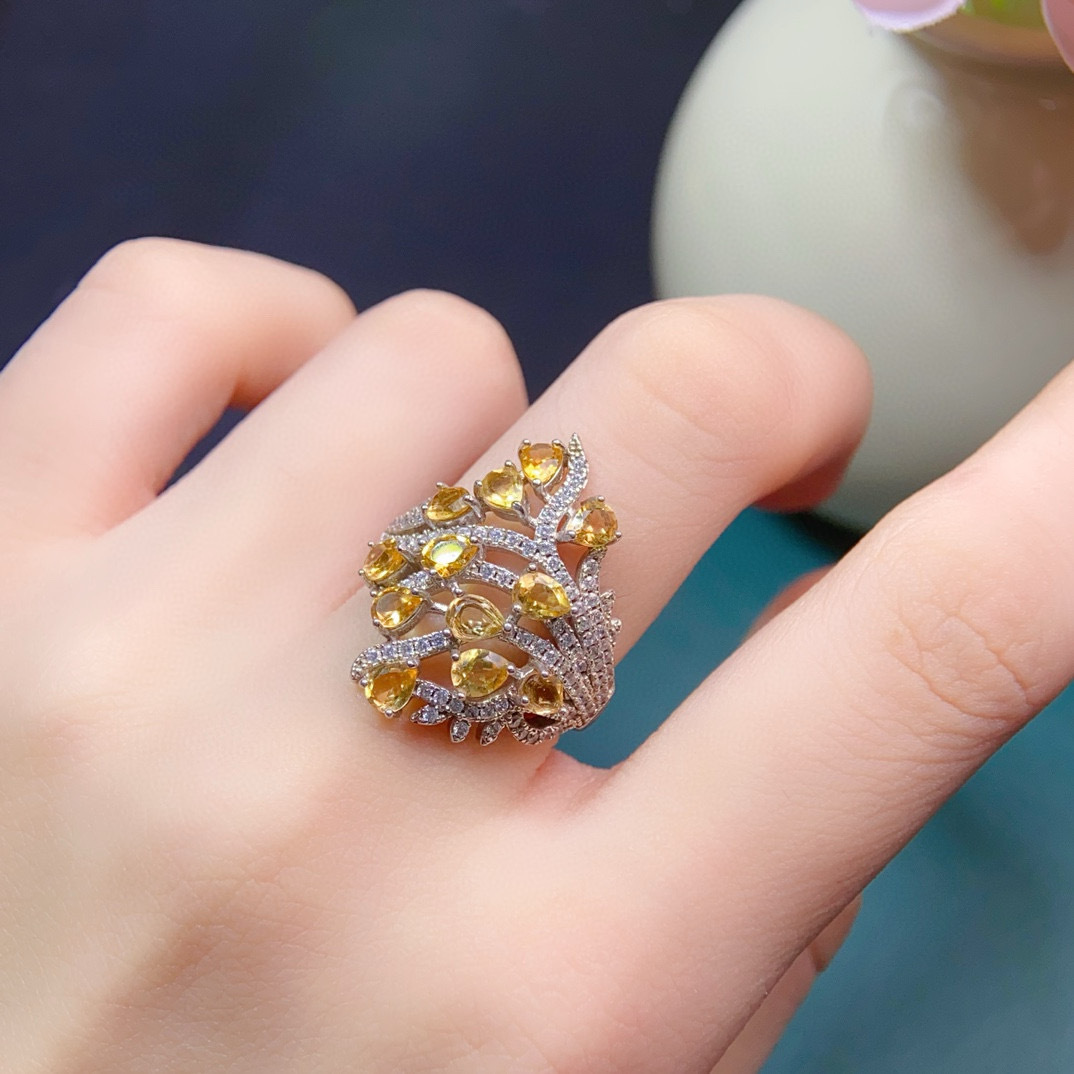 Organic classic ring with crystal