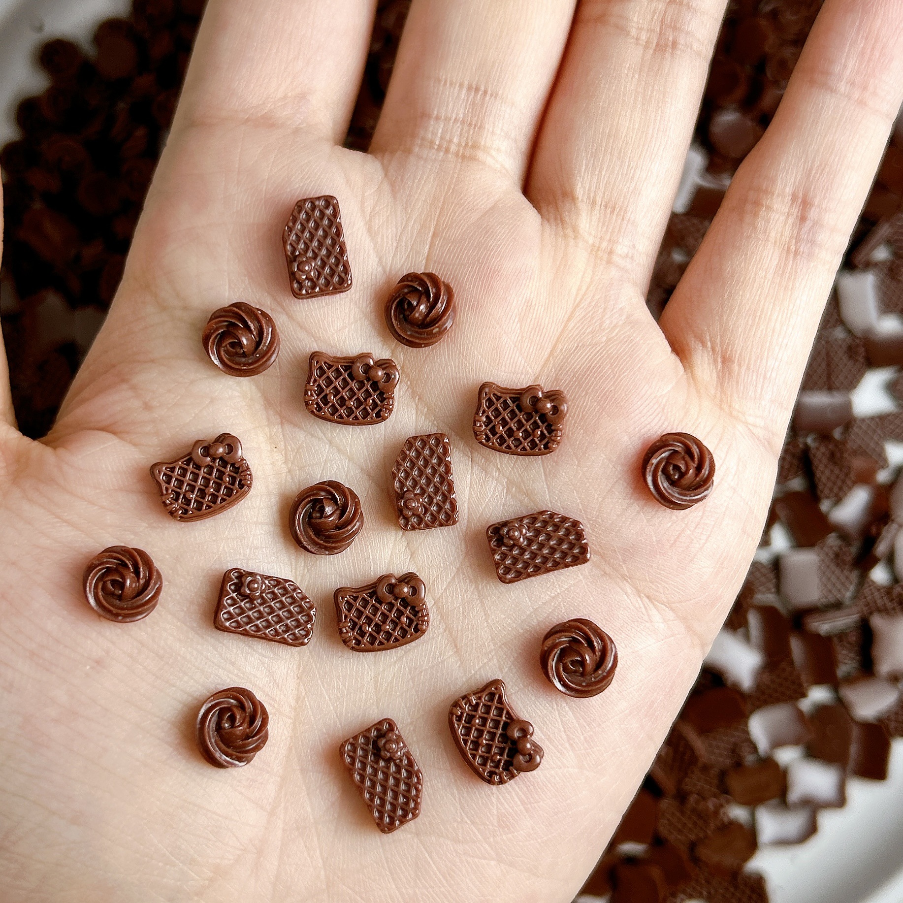 New Nail Art Jewelry Resin Luminous Cute Cat Head Chocolate Biscuit Coffee Color DIY Nail Decoration Wholesale
