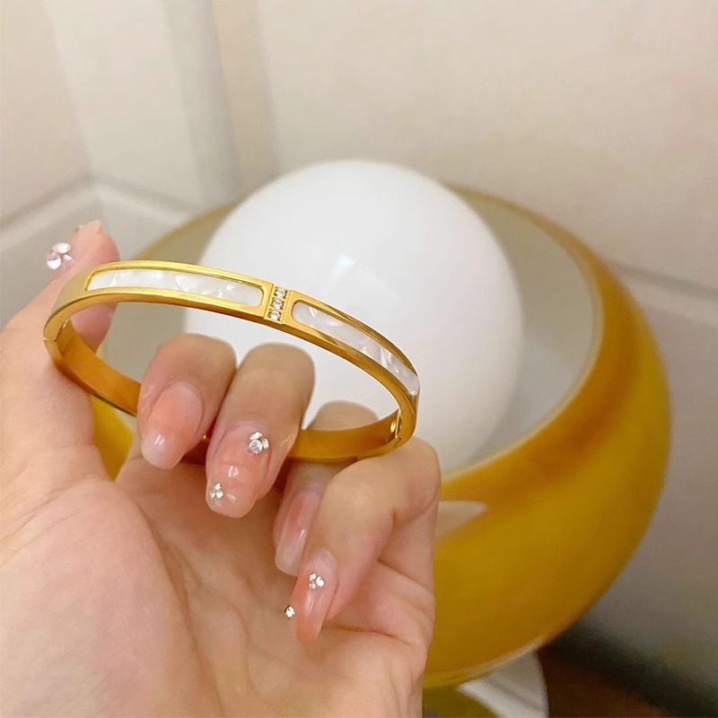 跨境高級感白貝母鑲鑽鈦鋼手鐲女款時尚飾品送節日禮物不褪色手飾