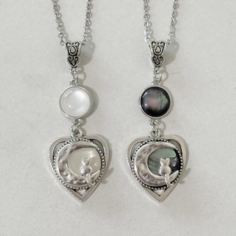 Amazon cross-border foreign trade original gothic heart-shaped style cat and white moon necklace factory direct sales
