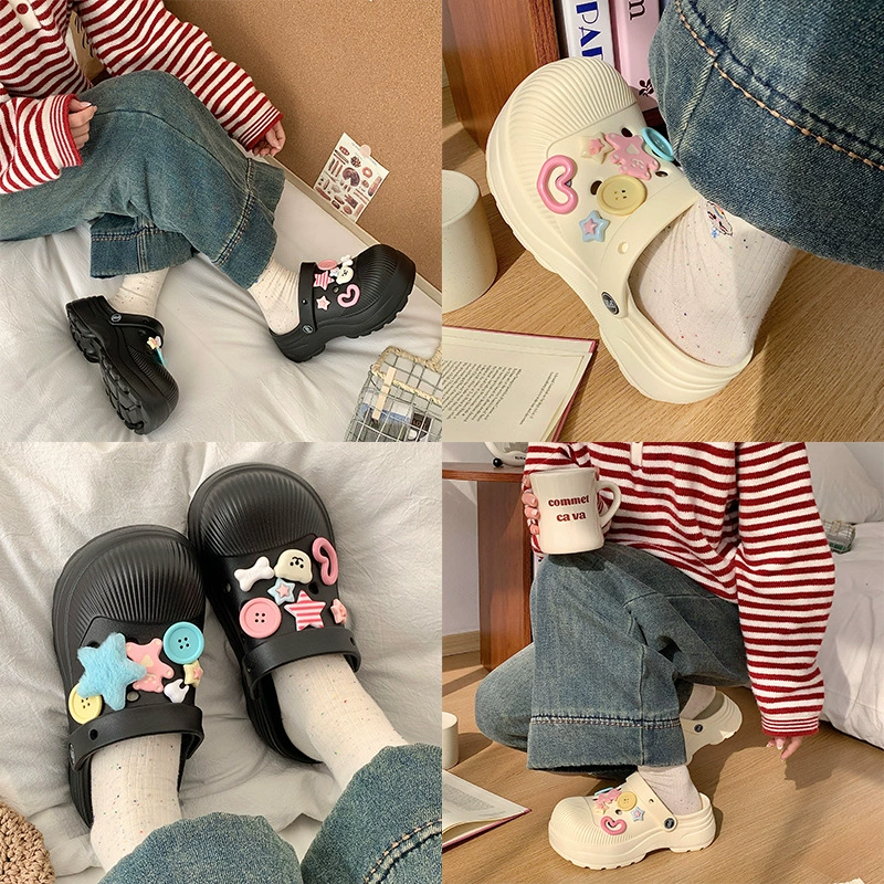 Сетка красная топает на фекалии, противоскользящие тапки на толстой подошве, женские 2025 лето новый милый медведь, носящий дырки