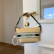 D��̨�Y������ˮͰ��������б�緫����������Ƥ���Y���b