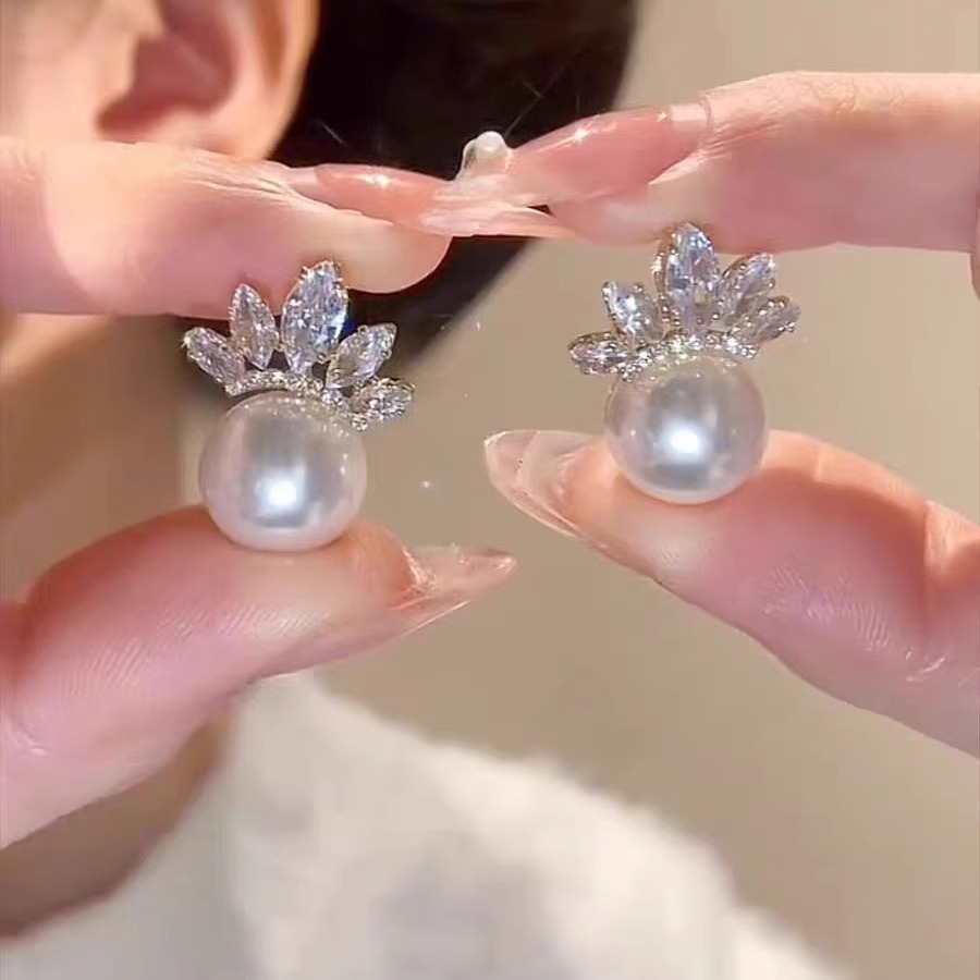 Pendientes de botón con perla y circonita para mujer elegantes_voghion.com