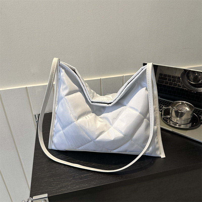 Bolso de hombro de tela Oxford 2024 nuevo estilo bordado literario rombo moda gran capacidad viajero simple bolso de mensajero