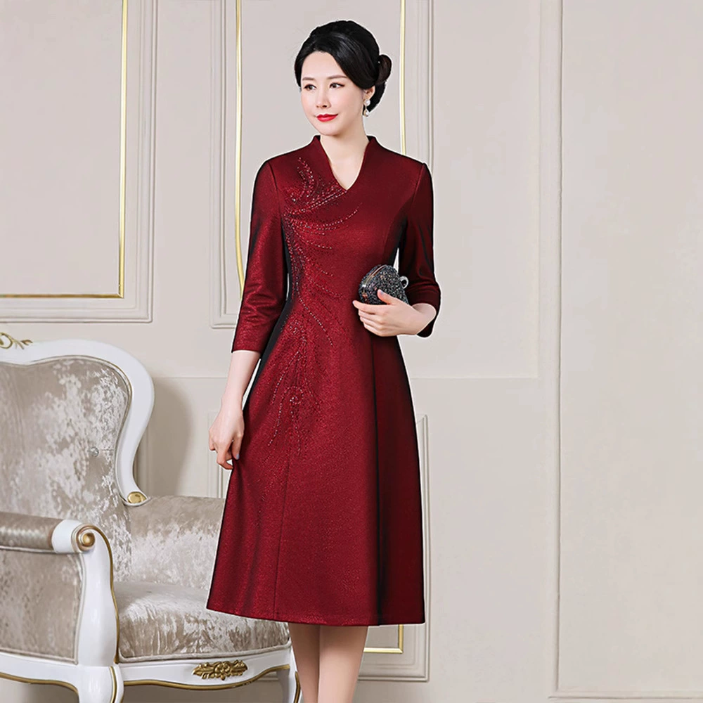 Платья для среднего и пожилого возраста, длинный воротник-стойка, расшитое бисером, материнское платье большого размера, банкетное свадебное платье, чонсам, средней длины выше колена.