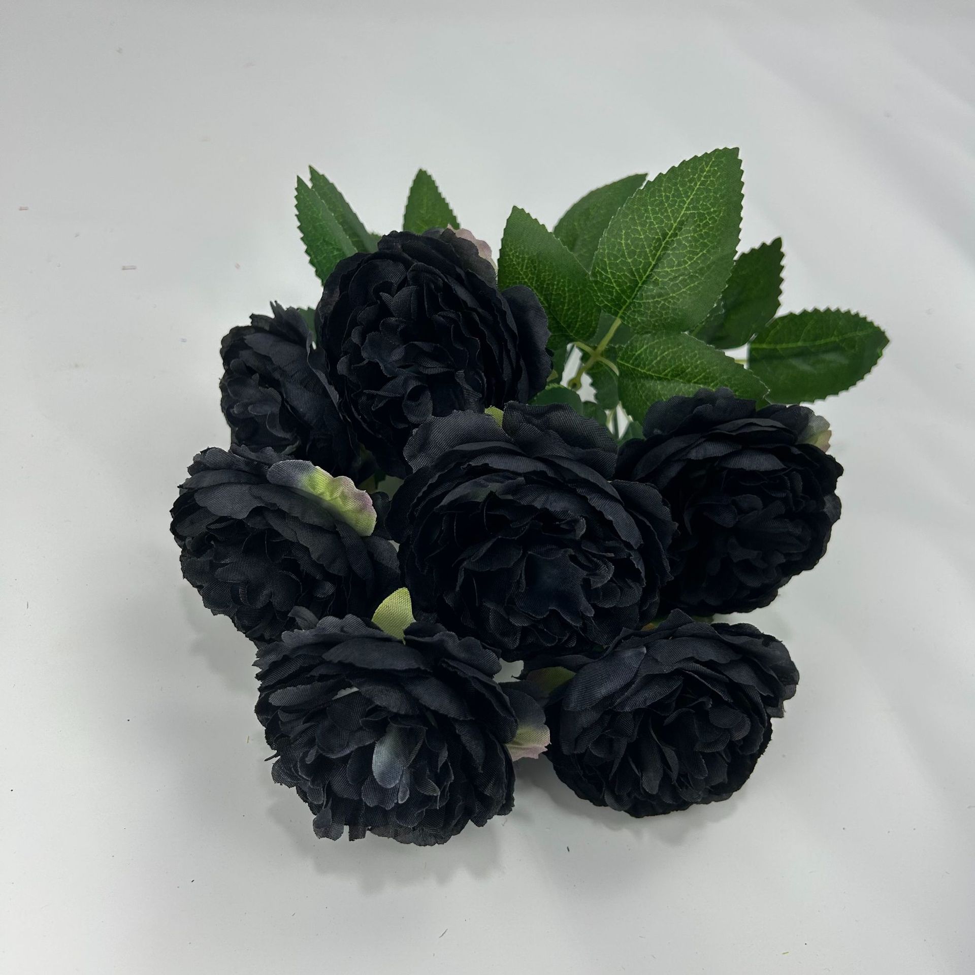 검은색