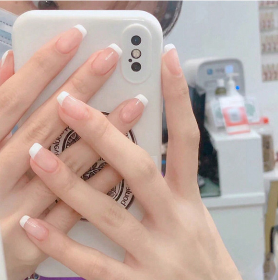 Uña de verano francés de alto nivel de sensación de uso de uñas cortas de uñas de manicure blanqueamiento de uñas manuales al por mayor