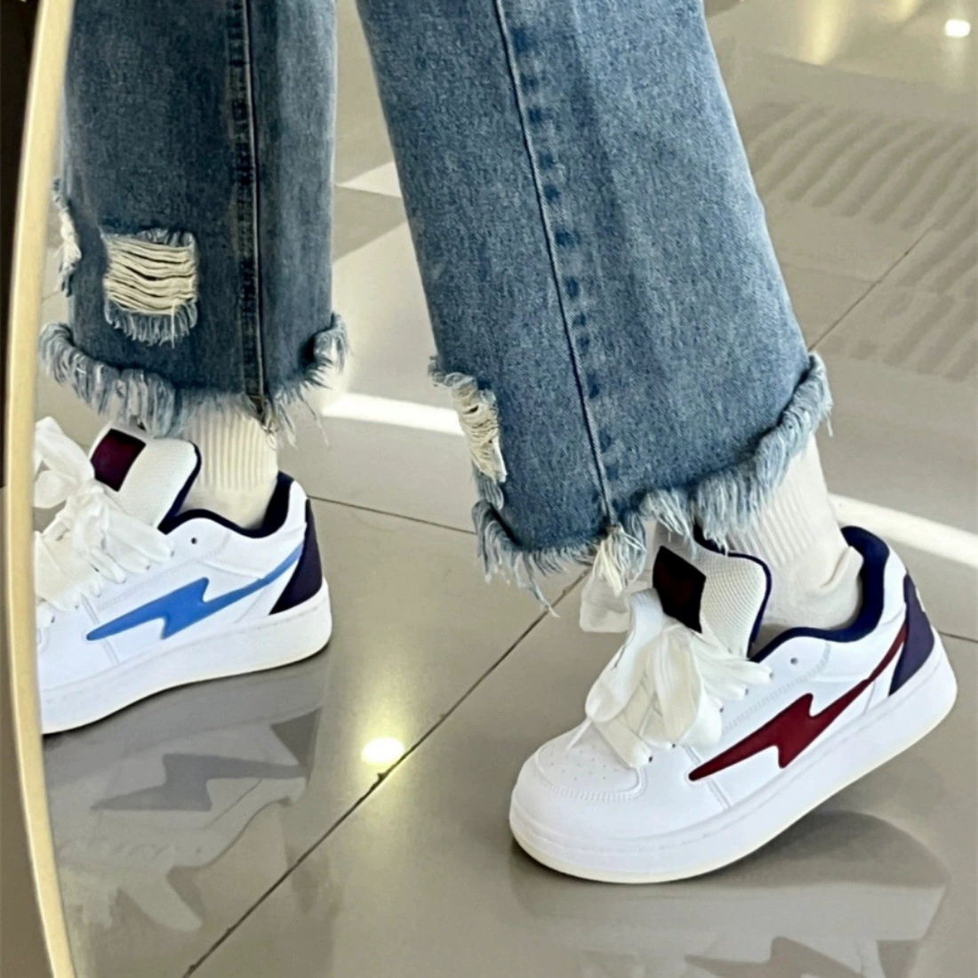 Слабая цветная дикая повседневная ниша дизайн хлебной обуви 2024 осень новый ninchao студенты гонконгский стиль маленькие белые туфли