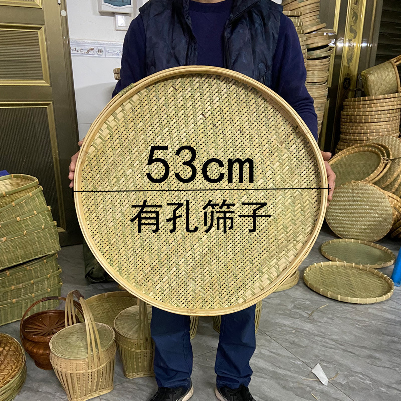 箕竹は箕竹ふるいを編んで手作りの竹製品の竹の絵馬を干します。|undefined