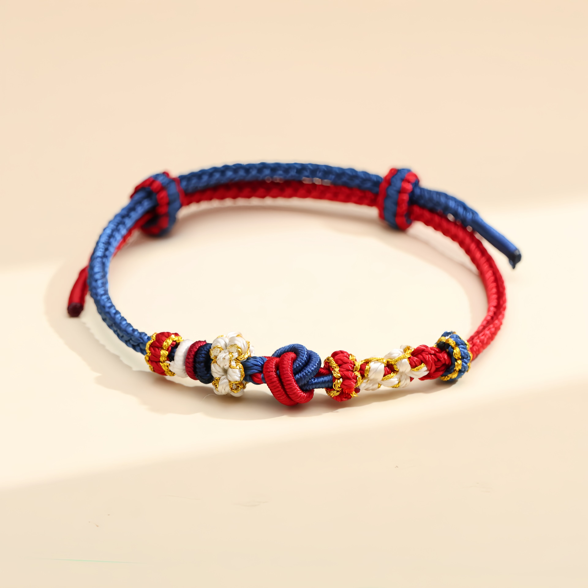 Concentric knot (red and blue)