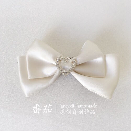 Handcrafted Japanese-style Lolita rhinestone heart bow hair clips, JK-inspired headwear, and delicate, fresh-look hair accessories.
