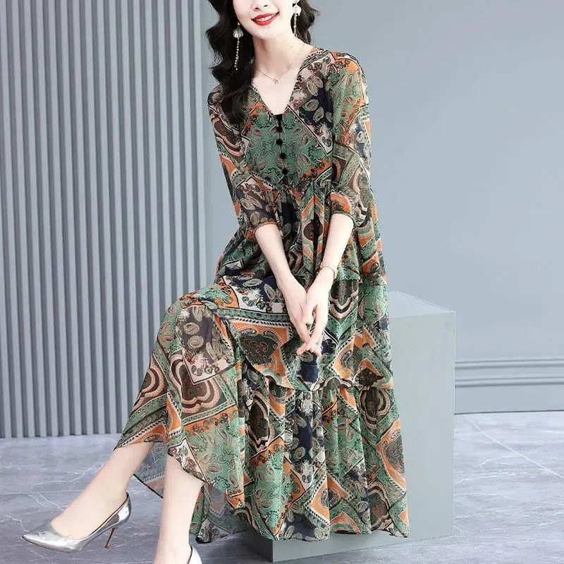 Ethnic Style 2025 Summer New Retro Floral Artistic Feminine Over-The-Knee Mid-Length Short-Sleeved Fashion Dress for Women Ethnic Style 2025 Summer New Retro Floral Artistic Feminine Over-The-Knee Mid-Length Short-Sleeved Fashion Dress for Women