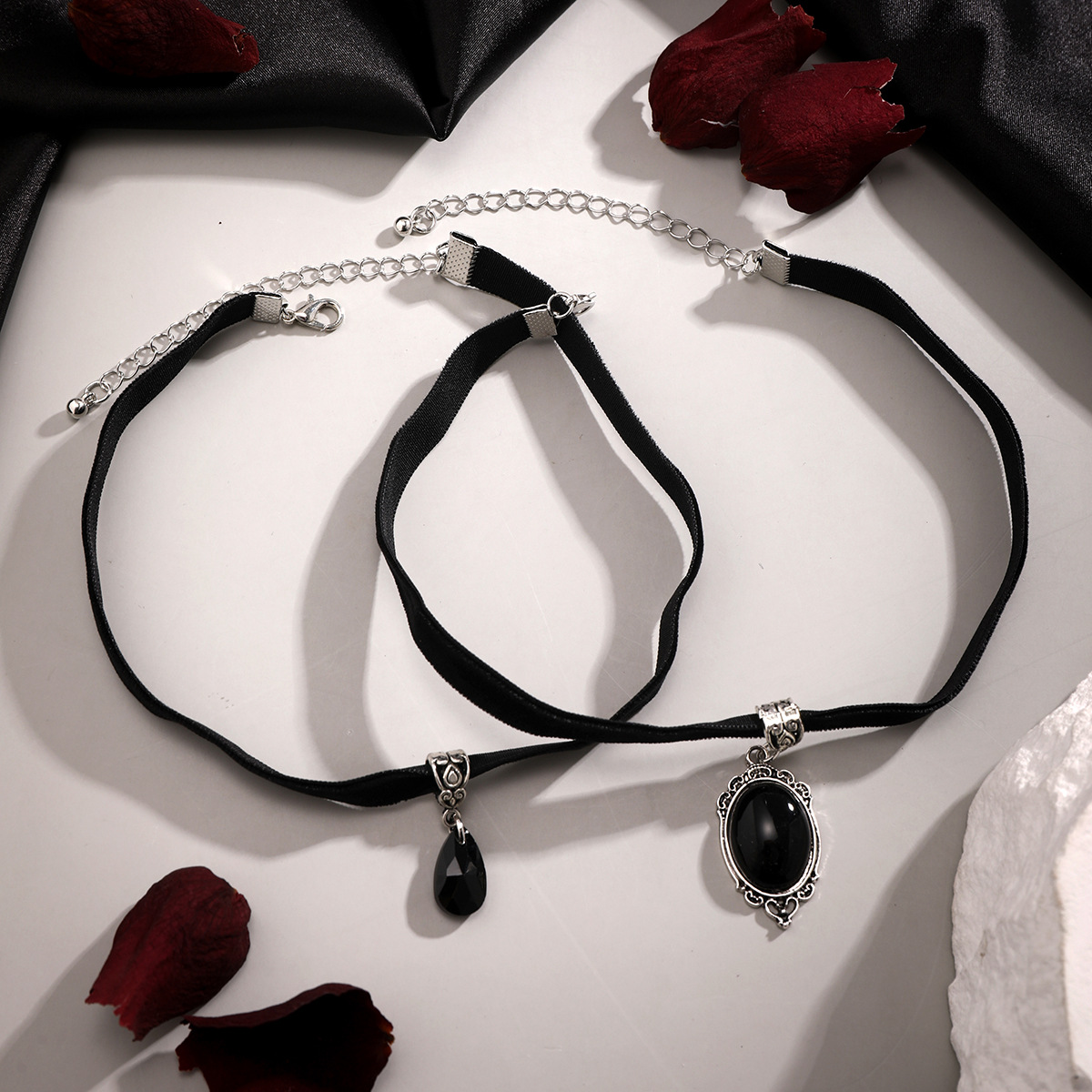 Halloween Blutfarbener Edelstein Choker Damen Halskette Persönlichkeit Blutstropfen Blutspinne Punk Halsband_voghion.com